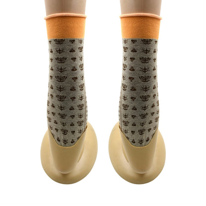 Breathable and soft socks with a simple design