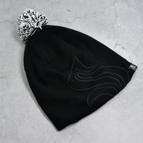 Skull slouchy beanie cap with black inside fur.