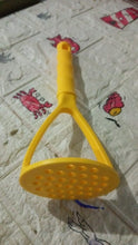 Kitchen Food Masher, Fruit Tool Masher, Professional Masher Kitchen Tool, Kitchen Masher with Comfortable Grip, Heavy Duty Potato masher Perfect for Bean Vegetable Fruits Masher (1 Pc)